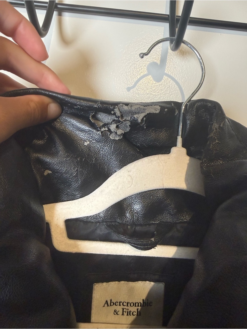 Abercrombie & Fitch Black Cropped Puffer Jacket - Picture 3 of 7